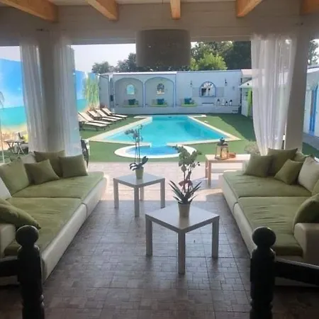 Bed & Breakfast Lady Hamilton 4*