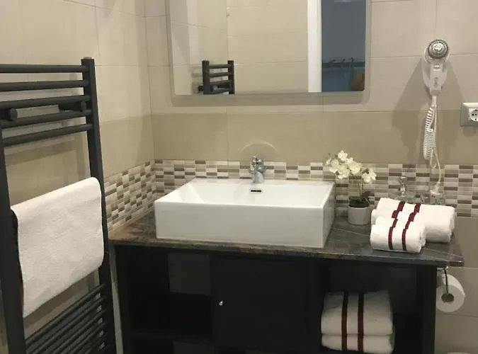 Lady Hamilton Bed and Breakfast 4*